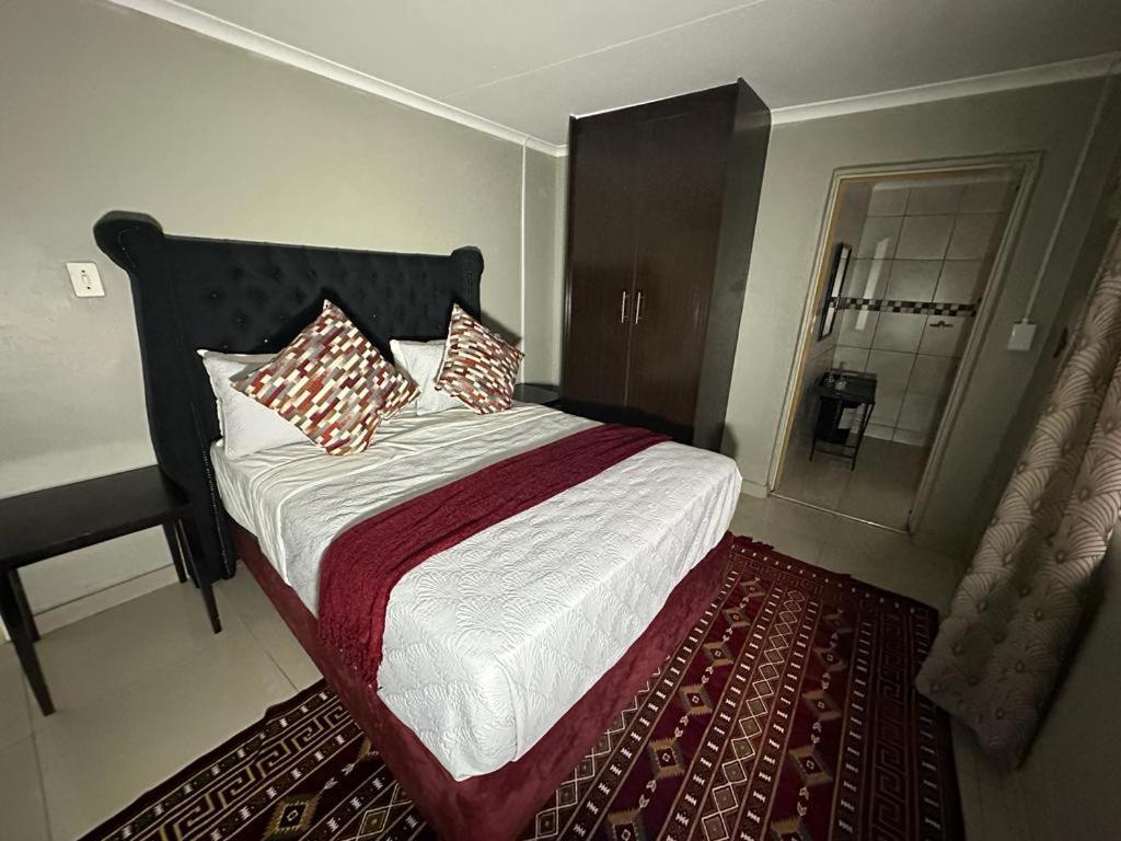 The Hide In Roodepoort Hotell Exteriör bild